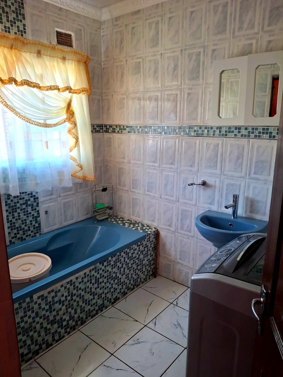 5 Bedroom Property for Sale in Mdantsane Nu 17 Eastern Cape